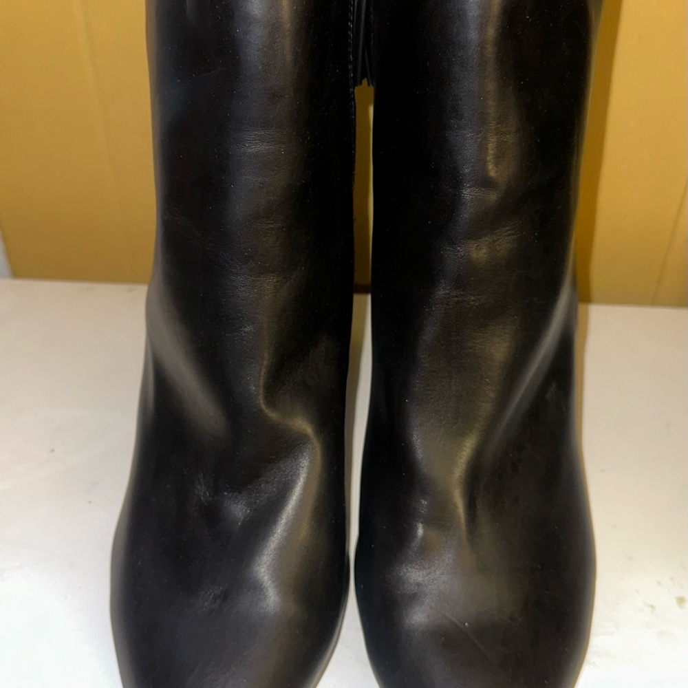 Madden Girl Black Ankle Booties.   (117)